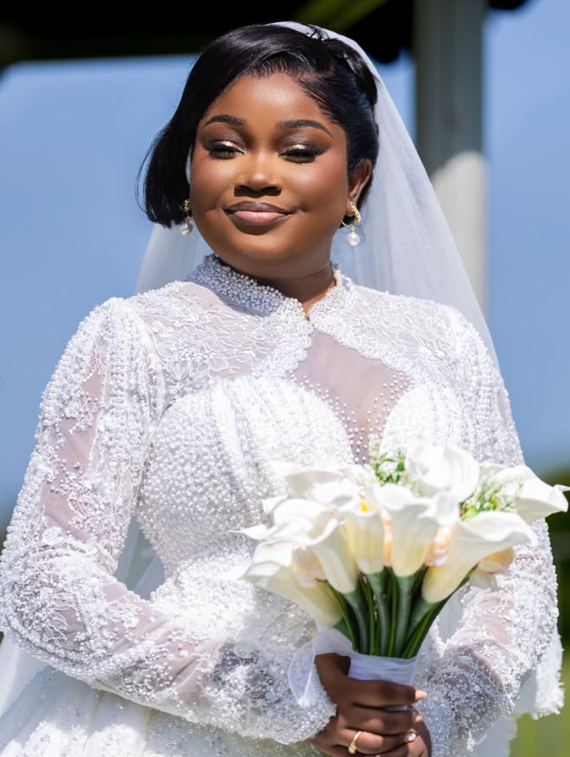 Close portrait of a smiling bride holding white calla lilies, wedding photography by Surge Pixels